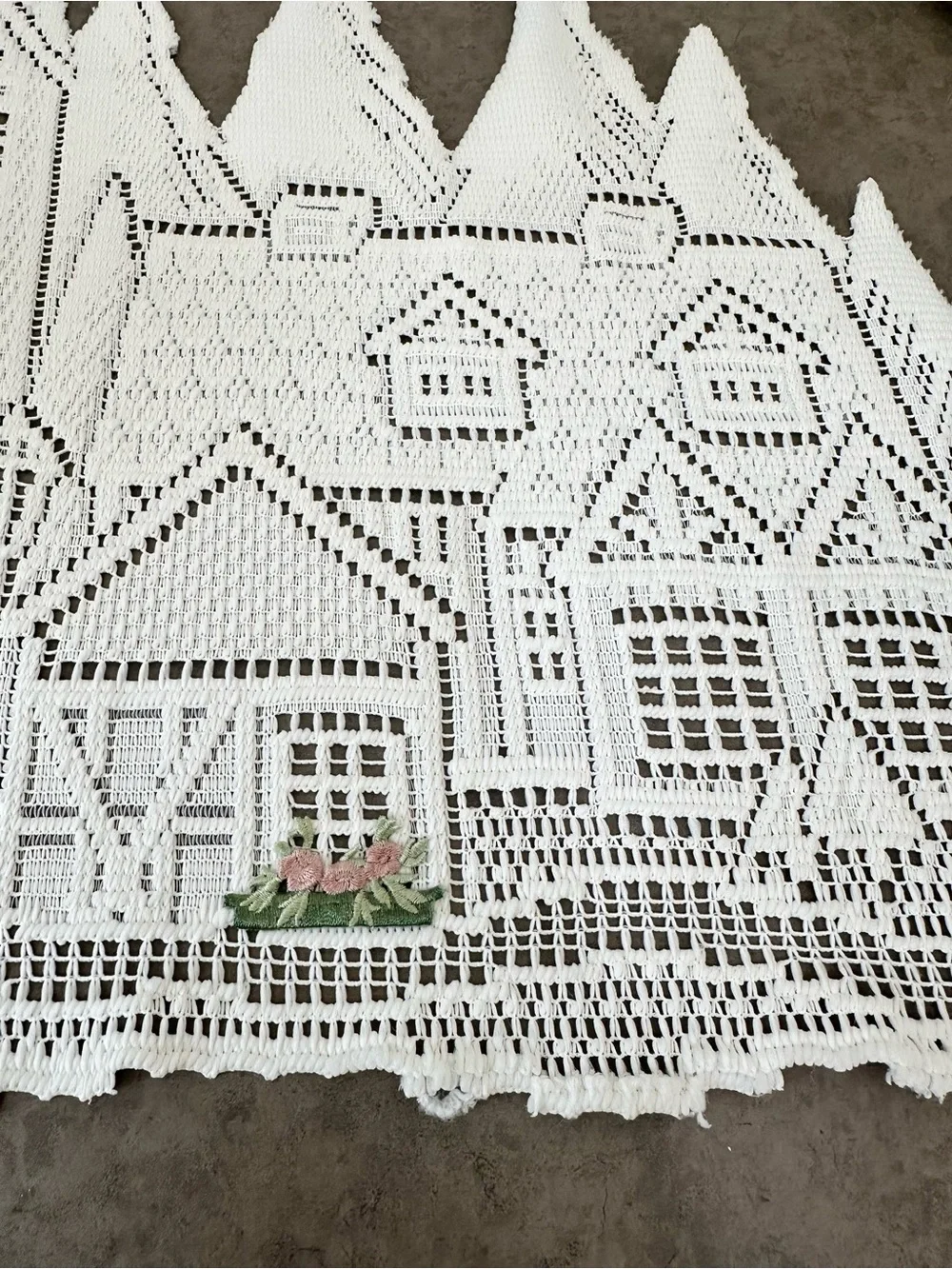 White Crochet Lace Table Runner with Village Cityscape House Motif Flowers 33”